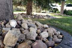 Closeup-of-Rocks-in-Frontyard-Whitemud-Creek-Landscaping