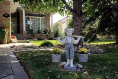 Front-Yard-Statue-Whitemud-Creek-Landscaping