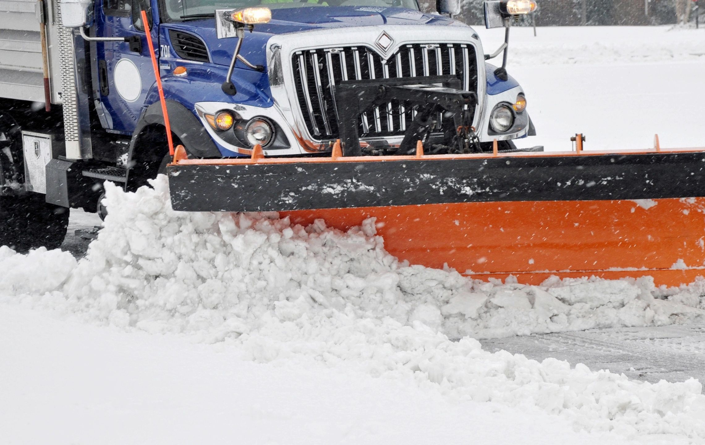 Hiring Commercial Snow Removal Services to Avoid Costly Mistakes