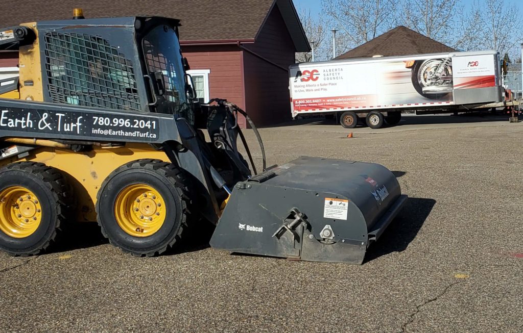 Parking Lot Sweeping - Earth and Turf YEG